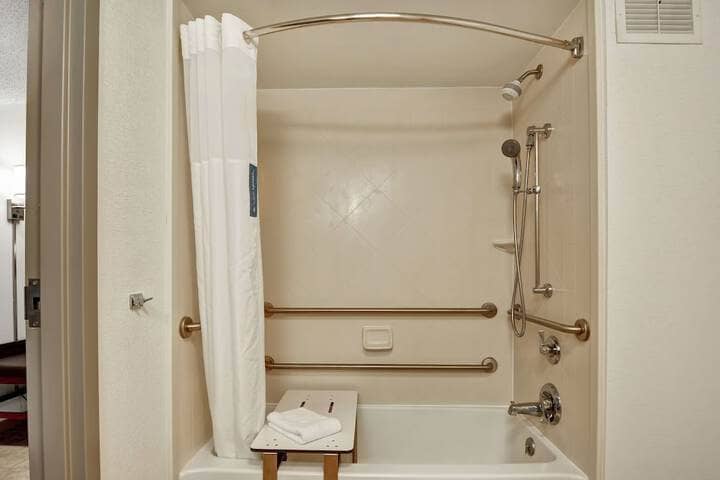 Room 16 of 27