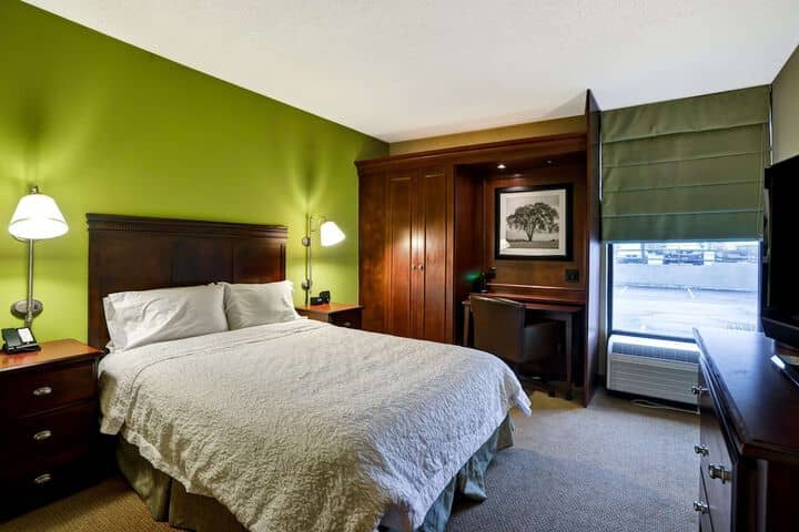 Room 9 of 27