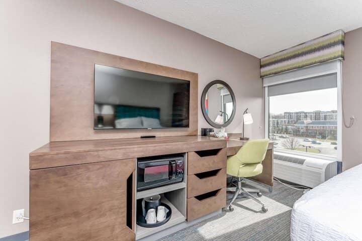 Room 11 of 27
