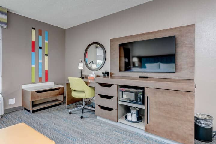 Room 10 of 27
